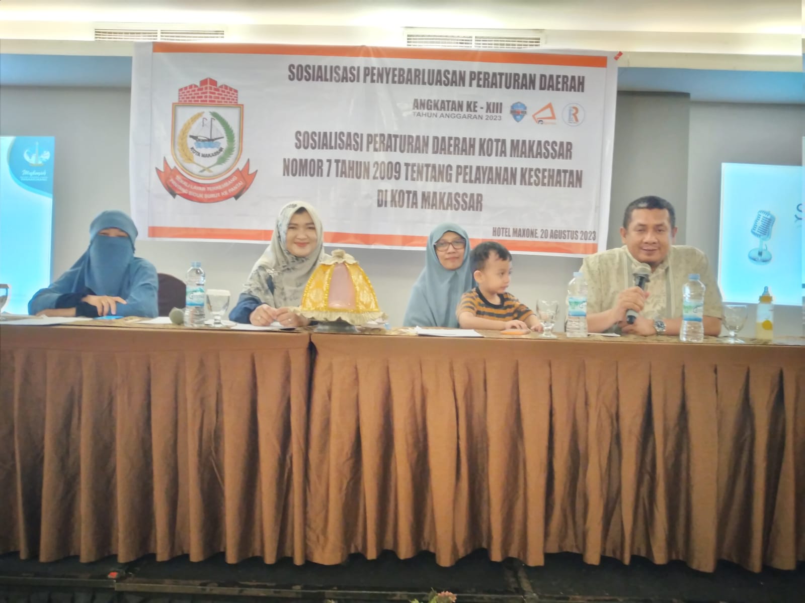 FOTO:Dewan Azwar ST sosialisasi peraturan daerah no 07 tahun 2009 tentang pelayanan kesehatan di hotel maxone.minggu (20/08/2023)