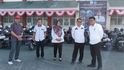 FOTO:legislator monitoring hasil proses pengerjaan jalan aspal dijalan baji gau III .Rabu (23/08/2023)