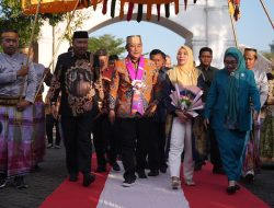 Disambut Secara Adat, Pj Gubernur Bahtiar Minta Dukungan Pemda dan Masyarakat Bone Jalankan Tugas