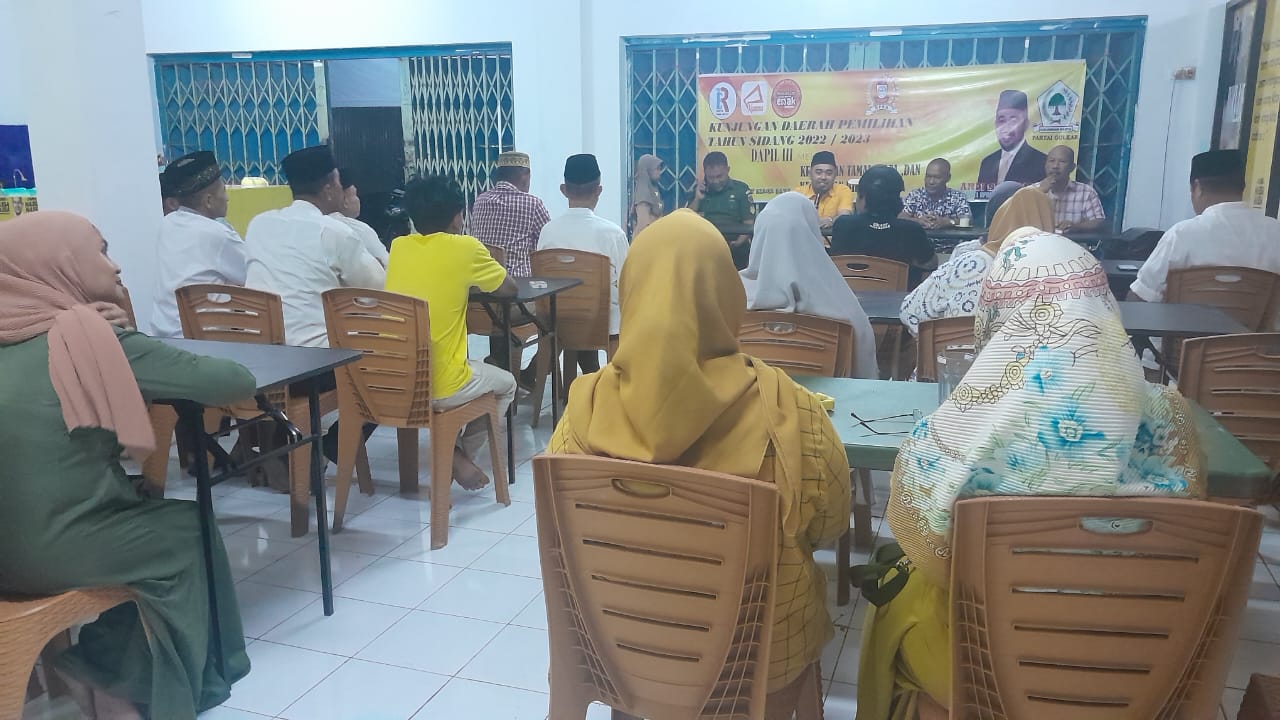 FOTO: legislator andi suharmika fraksi golkar ,berdialog bersama warga ,bertempat warkop pusat niaga daya.kamis (31/08/2023)