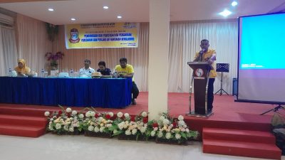 FOTO; sosialisasi perda minuman beralkohol andi suharmika ajak konstituenya sama mengawasi.Hotel Sarison.senin (16/10/2023)