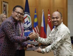 Kepala Dinas Pariwisata Kota Makassar, Muhammad Roem, Menjadi Lulusan Terbaik