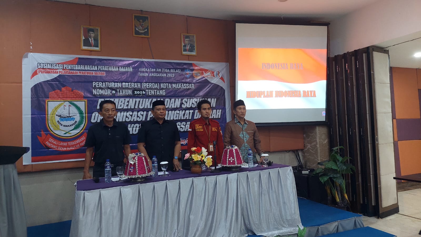 FOTO; ir syamsuddin raga bersama sejumlah narasumber mengelar sosialisasi peraturan daerah pembentukan organisasi OPD. hotel raising senin (02/10/2023)