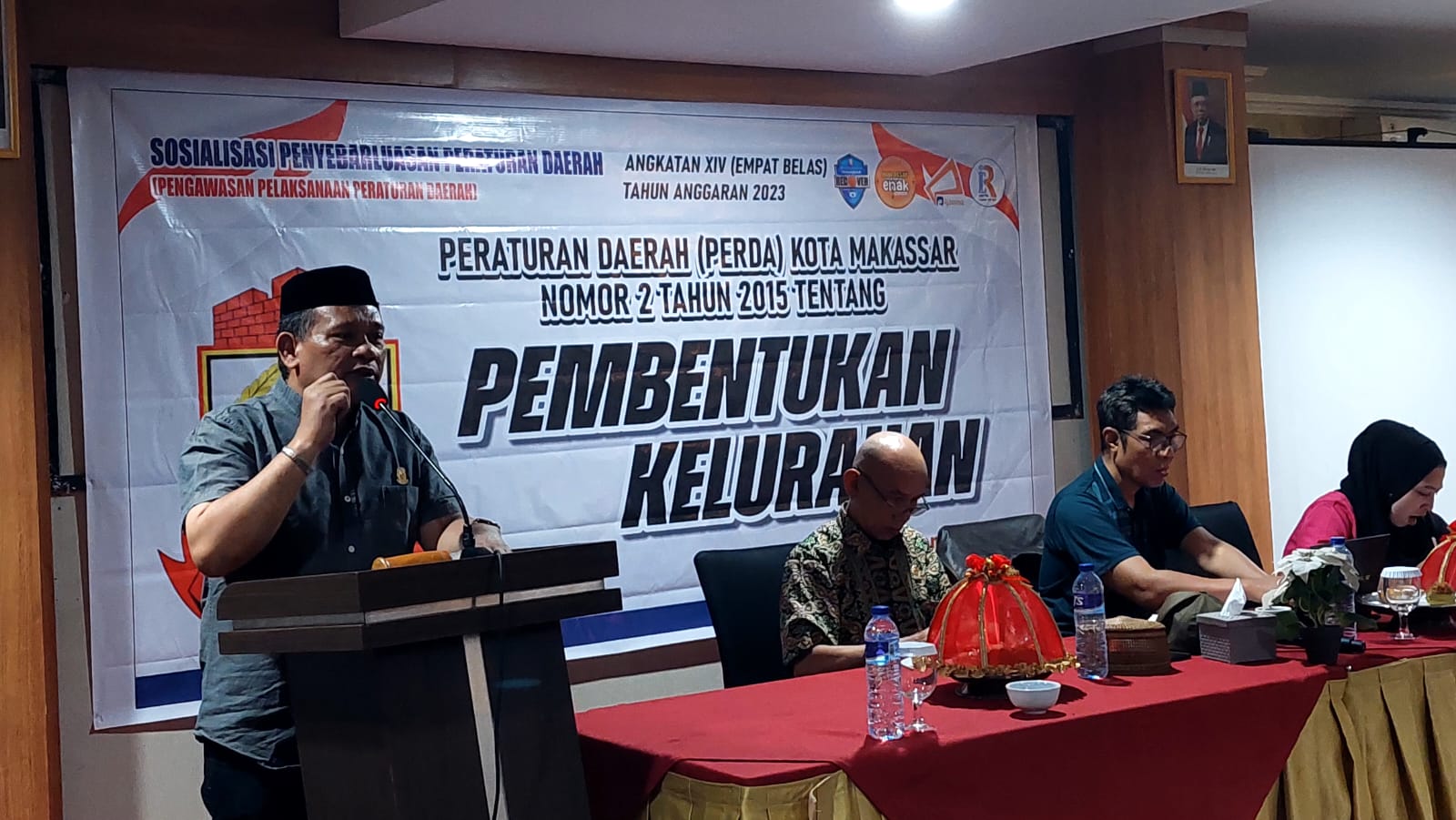 FOTO:Syamsuddin raga sosialisasi tentang pembentukan kelurahan .di LYNT Hotel makassar