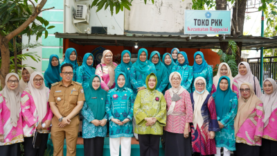 FOTO:kecamatan rappocini beserta ketua pkk kota makassar indira yusuf ismail resmikan toko pkk.selasa (14/11/2023)