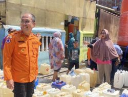 BPBD Kota Makassar Mendistribusikan Air Bersih ke Daerah Kecamatan Panakukkang