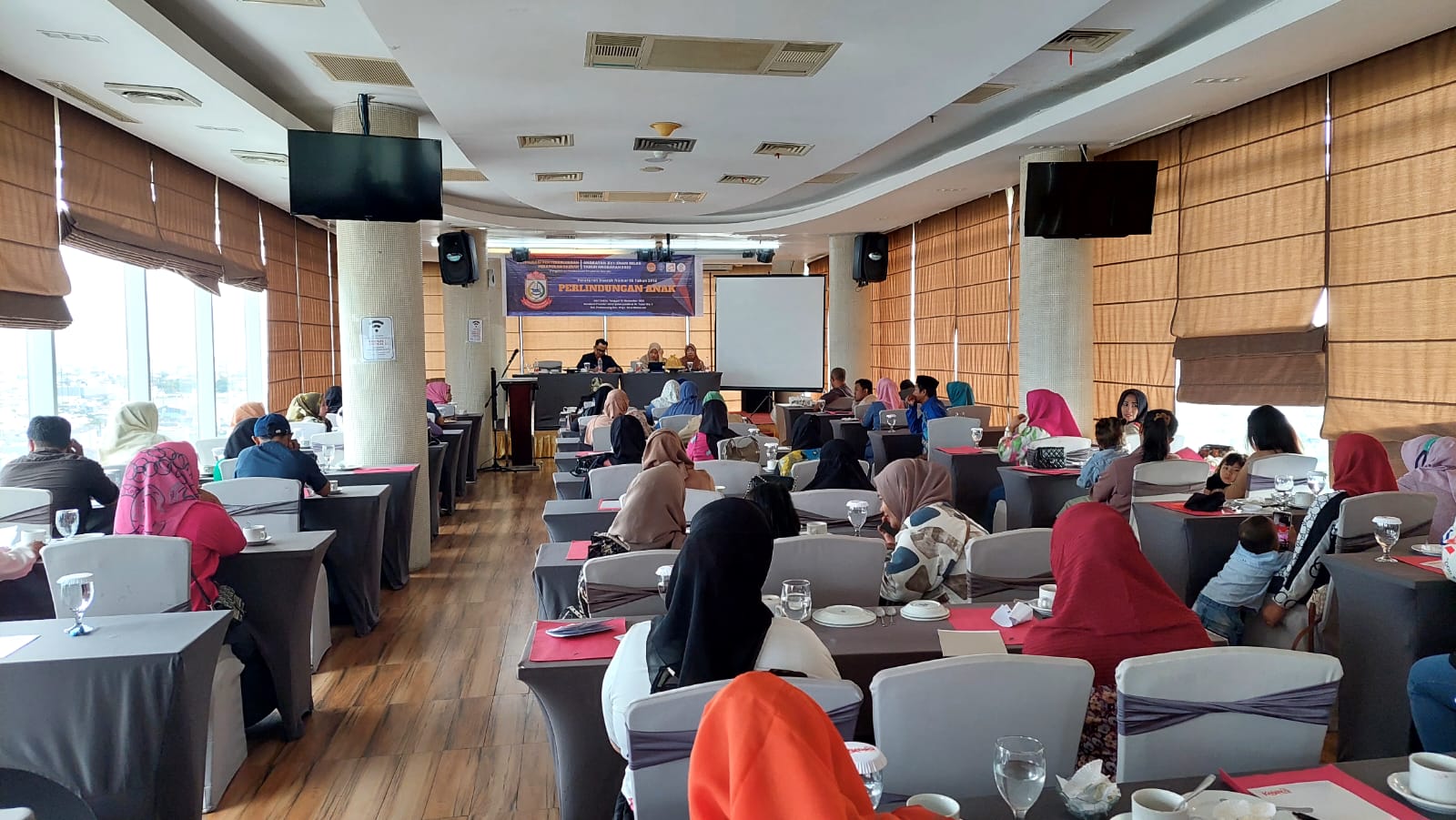 FOTO:Ray suryadi arsyad kembali bersosialisasi mengangkat tema perda perlindungan anak di hotel karebosi primer.sabtu (18/11/2023)