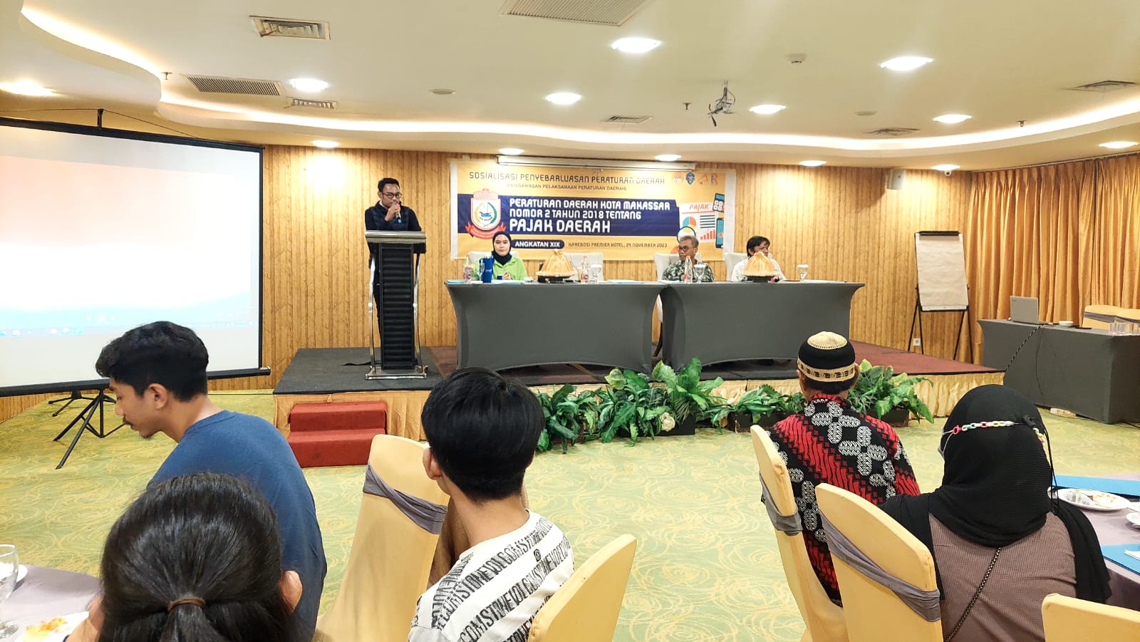 FOTO: Ajip sosialsiasi perda pajak daerah .jumat (24/11/2023) Hotel Karebosi Premier makassar