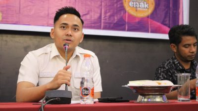 FOTO;h.aL-Hidayat samsu beri pemahaman ke konstituenya tentang perda anak jalanan dan pengemis di hotel horison jalan jendral sudirman .minggu (26/11/2023)