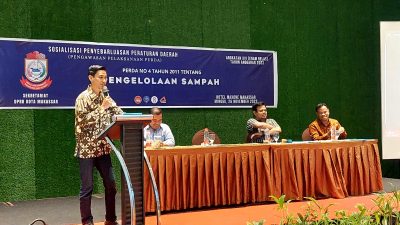 FOTO;dewan harry kurnia pakambangan sosialisasi perda pengelolaan sampah .hotel maxone .minggu (26/11/2023)