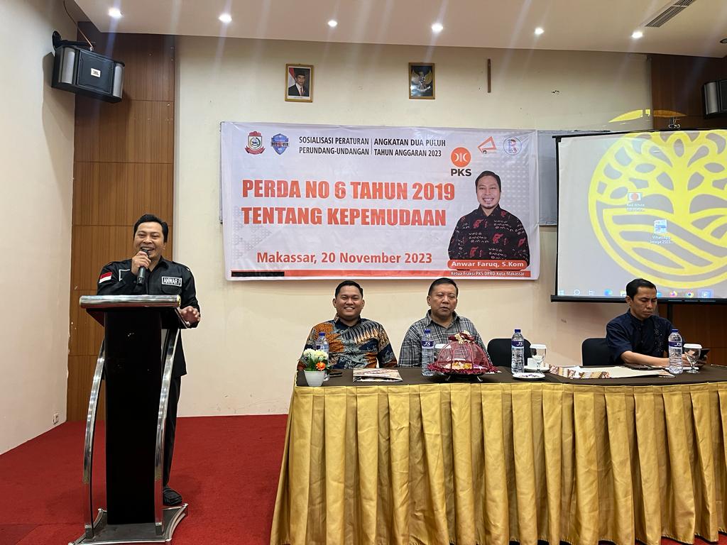FOTO;Anwar Faruq sosialisasikan perda kepemudaan dihadapan ratusan konstituenya .di hotel Continent.Senin (20/11/2023