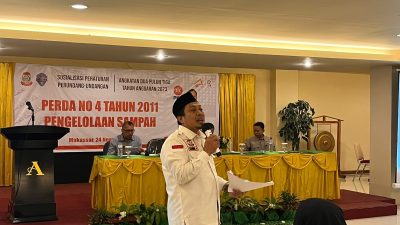 FOTO:Anwar Faruq sosialisasikan perda pengelolaan sampah .di hotel grand asia.jumat(24/11/2023