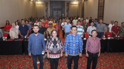 FOTO; dewan galmerya kondorura ,bersama kepala dinas pendidikan makassar dan praktisi pendidikan mengelar sosialisasi perda penyelengaraan pendidikan dihotel harper makassar,Rabu(29/11/2023)