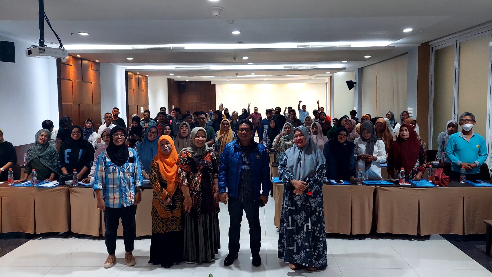 FOTO;legislator makassar sosialisasi perda perlindungan perawat,dihotel gran maleo.kamis(30/11/2023)