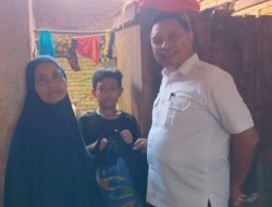 Kabid Linjamsos Dinsos Makassar Salurkan Bantuan untuk Anak Sekolah Kurang Mampu