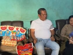 Perangi Stunting, Plt Kadinsos Makassar Turun Salurkan Bantuan Makanan dan Vitamin