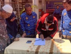 Plt. Kepala Dinas Sosial Kota Makassar Menyerahkan Paket Permandian Jenazah Kepada 10 Pengurus Masjid di Kota Makassar