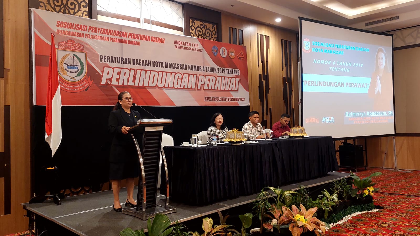 FOTO: politisi PDIP galmerya kondorura paparkan perda perlindungan perawat.Hotel Harper.Sabtu (16/12/2023)
