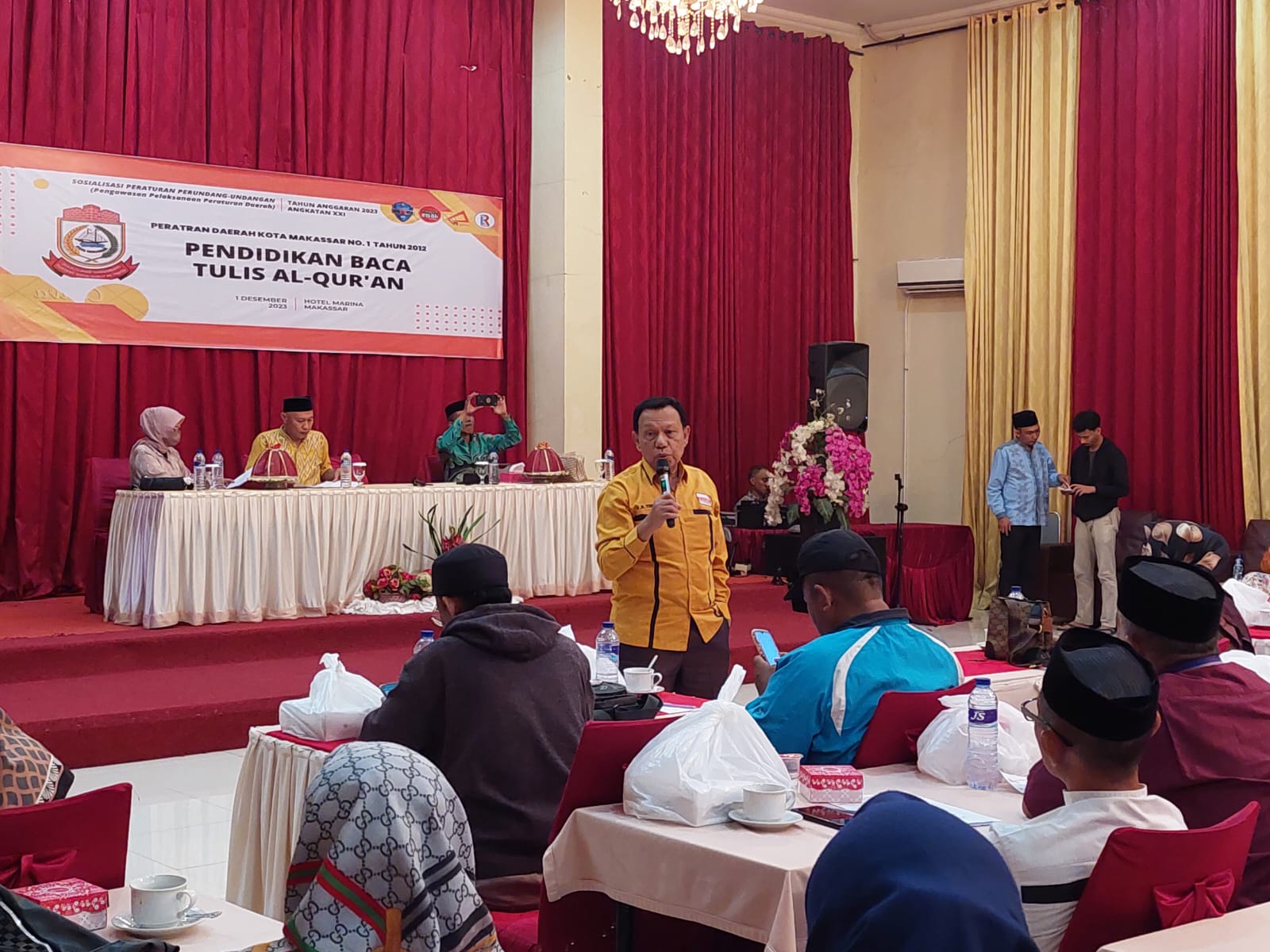 FOTO:legislator fraksi hanura bersosialisasi peraturan daerah tentang baca tulis alquran.hotel marina makassar.jum'at(01/12/2023)