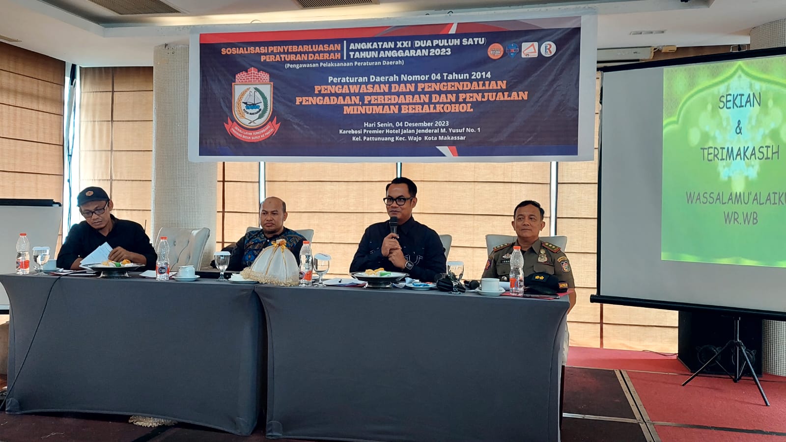 FOTO: H rei suryadi arsyad sosialisasi perda minol dihotel karebosi premier.Senin (04/12/2023)