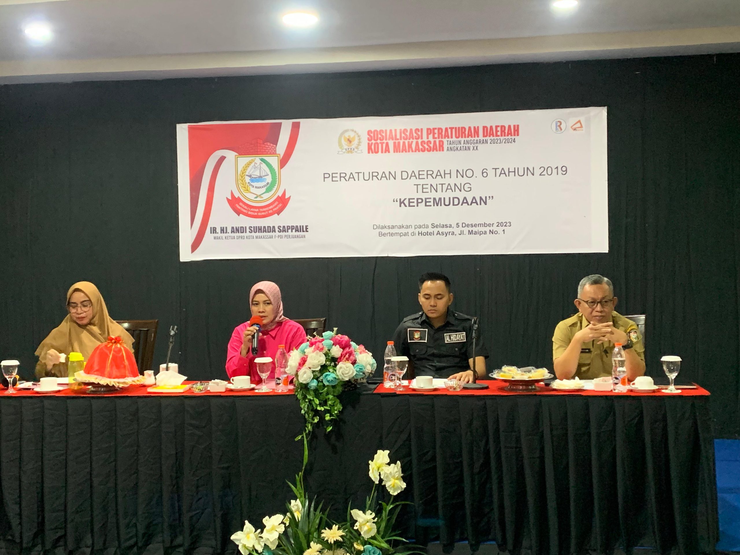 FOTO: Politisi PDIP andi suhada sapaille mengelar sosialisasi perda kepemudaan .hotel asyra jalan maipa.selasa (05/12/2023)