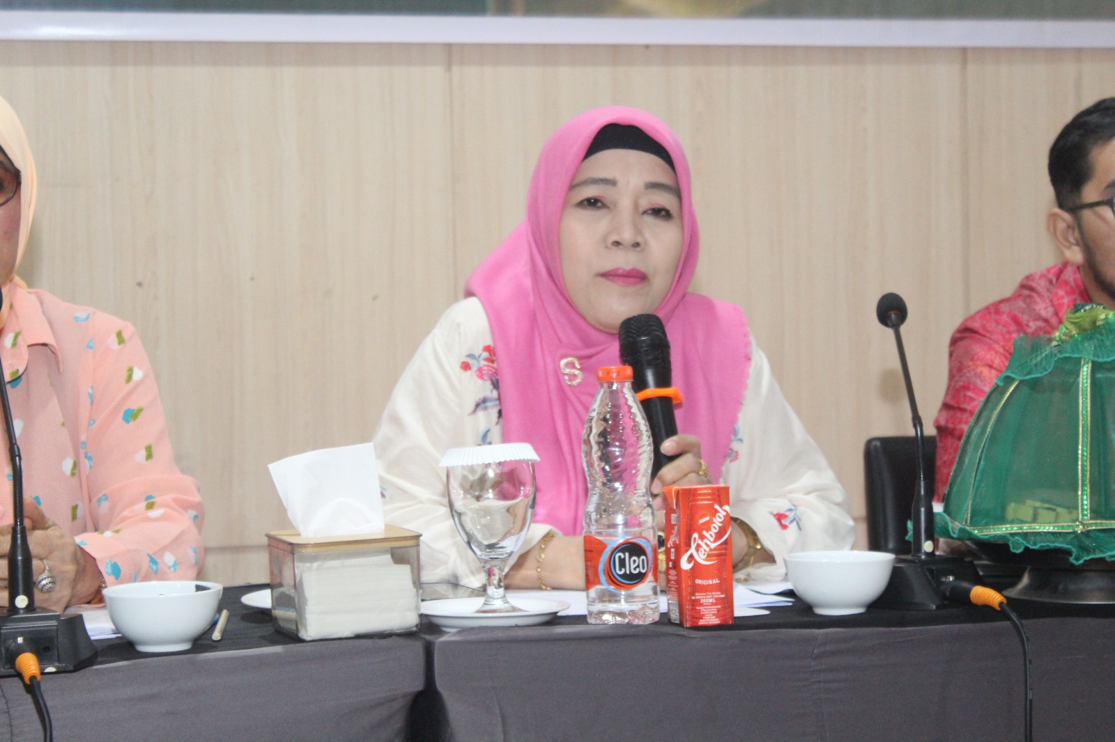 FOTO;dewan Hj nurul hidayat paparkan peraturan daerah tentang baca tulis al quran.dihotel whizz prime.Jum'at (08/12/2023)
