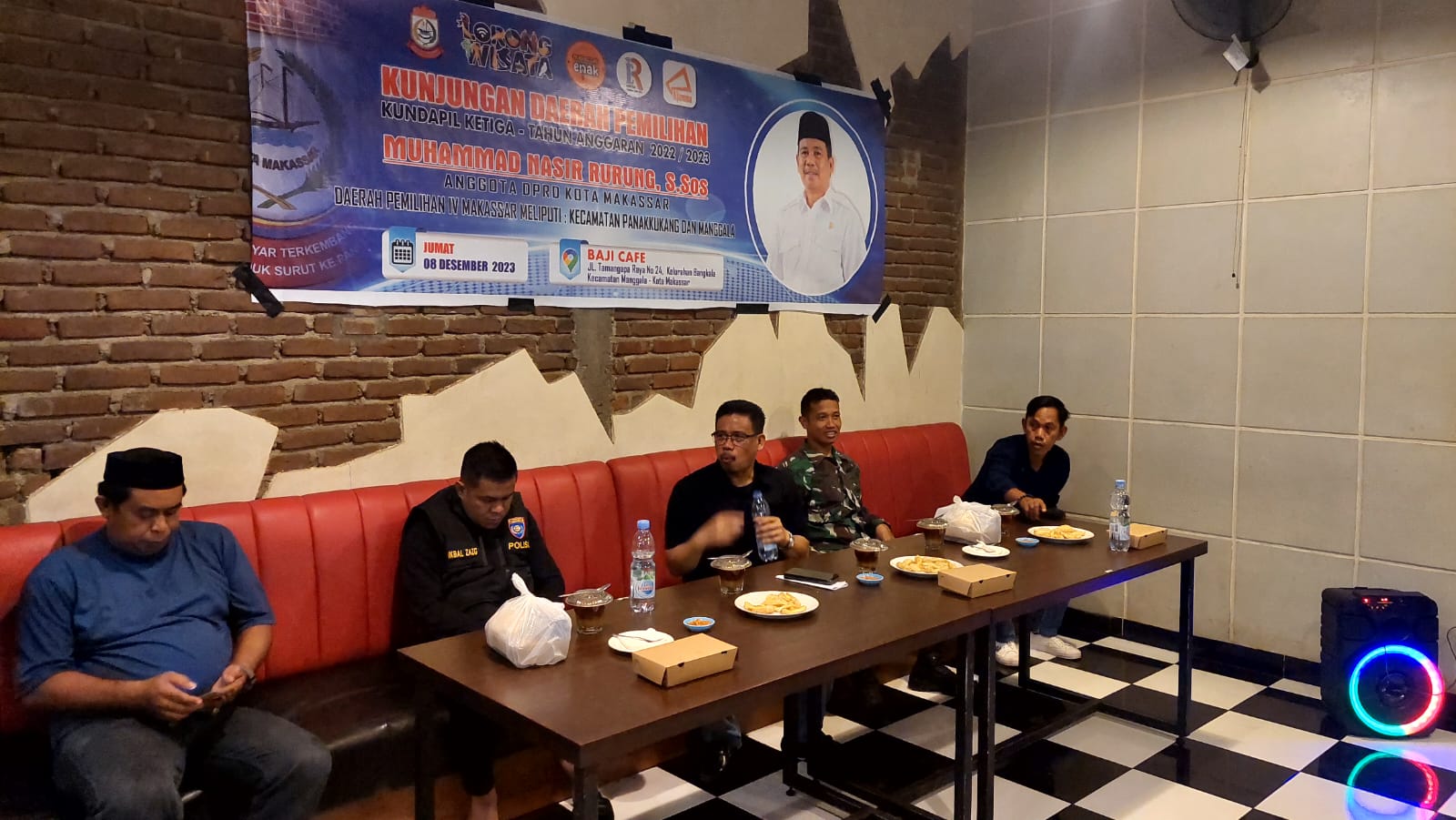 FOTO; Nasir Rurung mengelar Kunjungan daerah pemilihan .bertempat di Cafe baji.jum'at (08/12/2023)