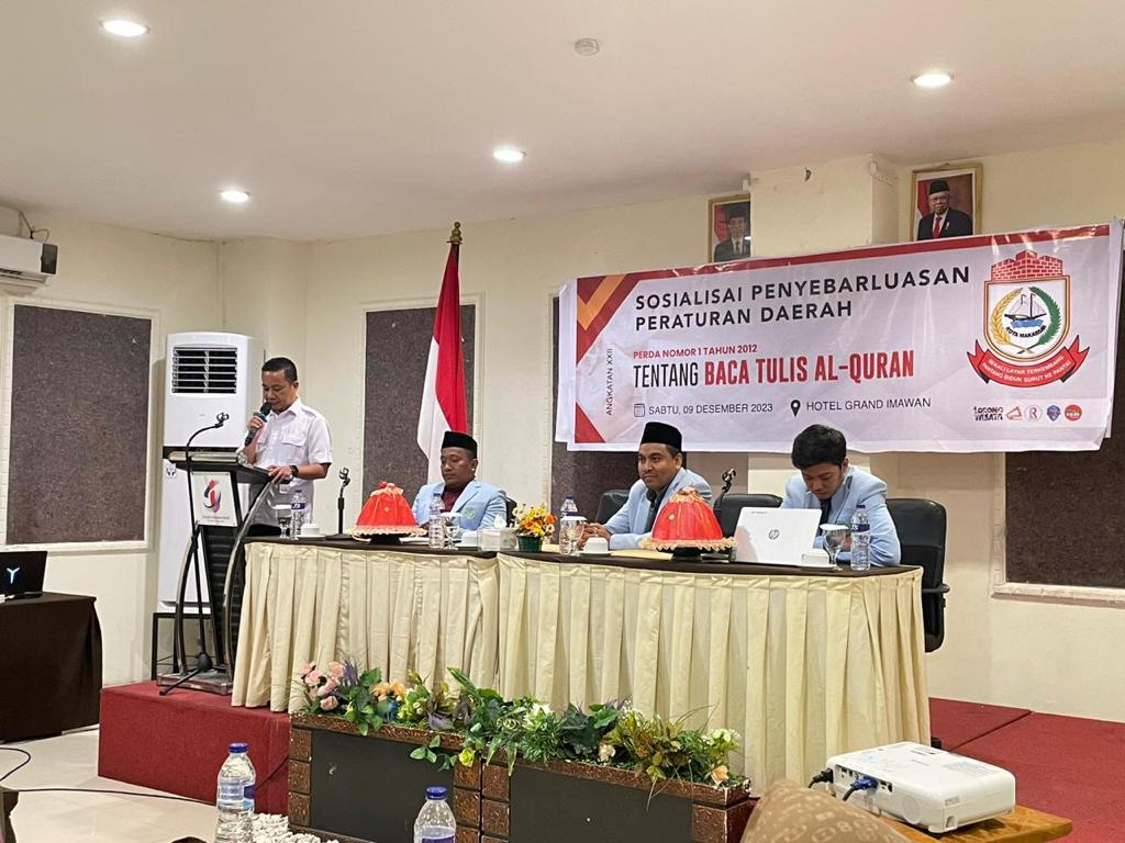FOTO;Kasrudi saat memaparkan materi perda baca tulis al-Quran.hotel grand imawan.Sabtu (09/12/2023)