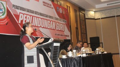 FOTO; politisi PDIP paparkan dihadapan konstituennya perda perlindungan guru.hotel harper.minggu.(10/12/2023)