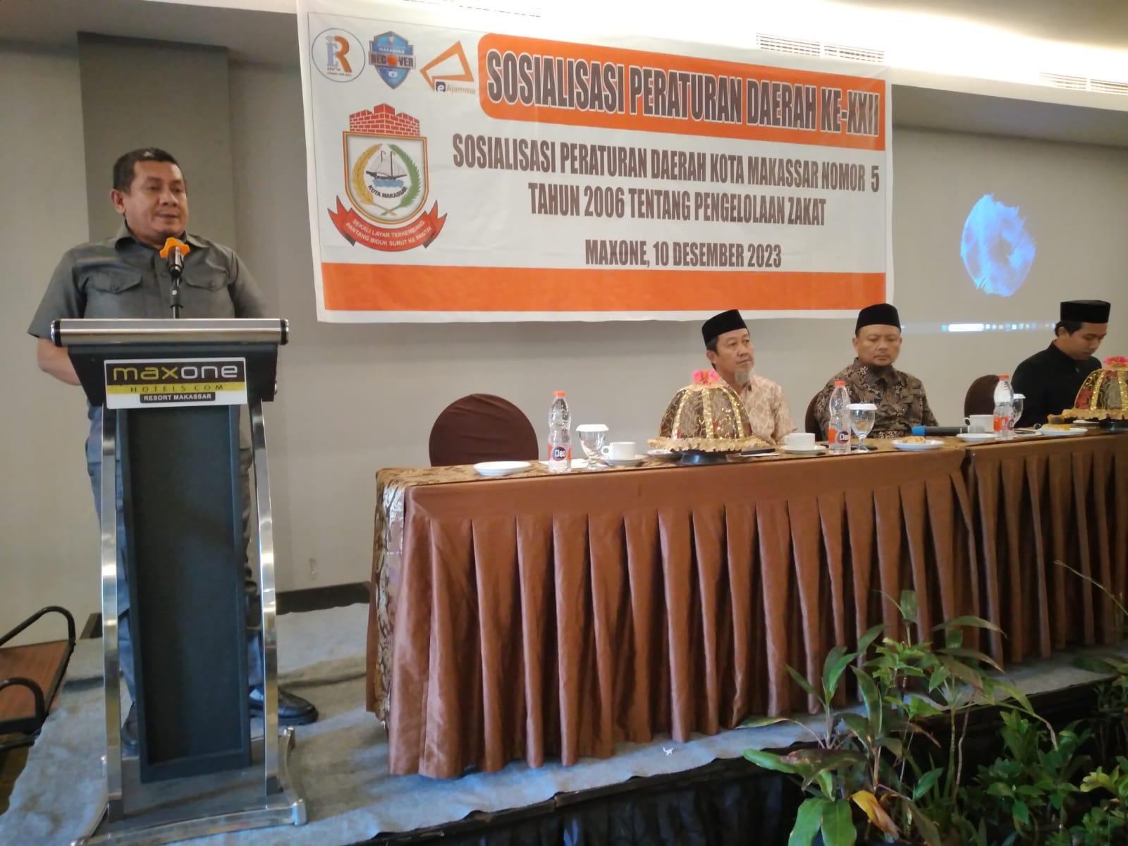 FOTO: azwar paparkan perda pengelolaan zakat.hotel Maxone.minggu (10/12/2023)