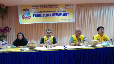 FOTO: andi suharmika paparkan perda pengelolan rumah kost.dihotel sarison.kamis (14/12/2023)
