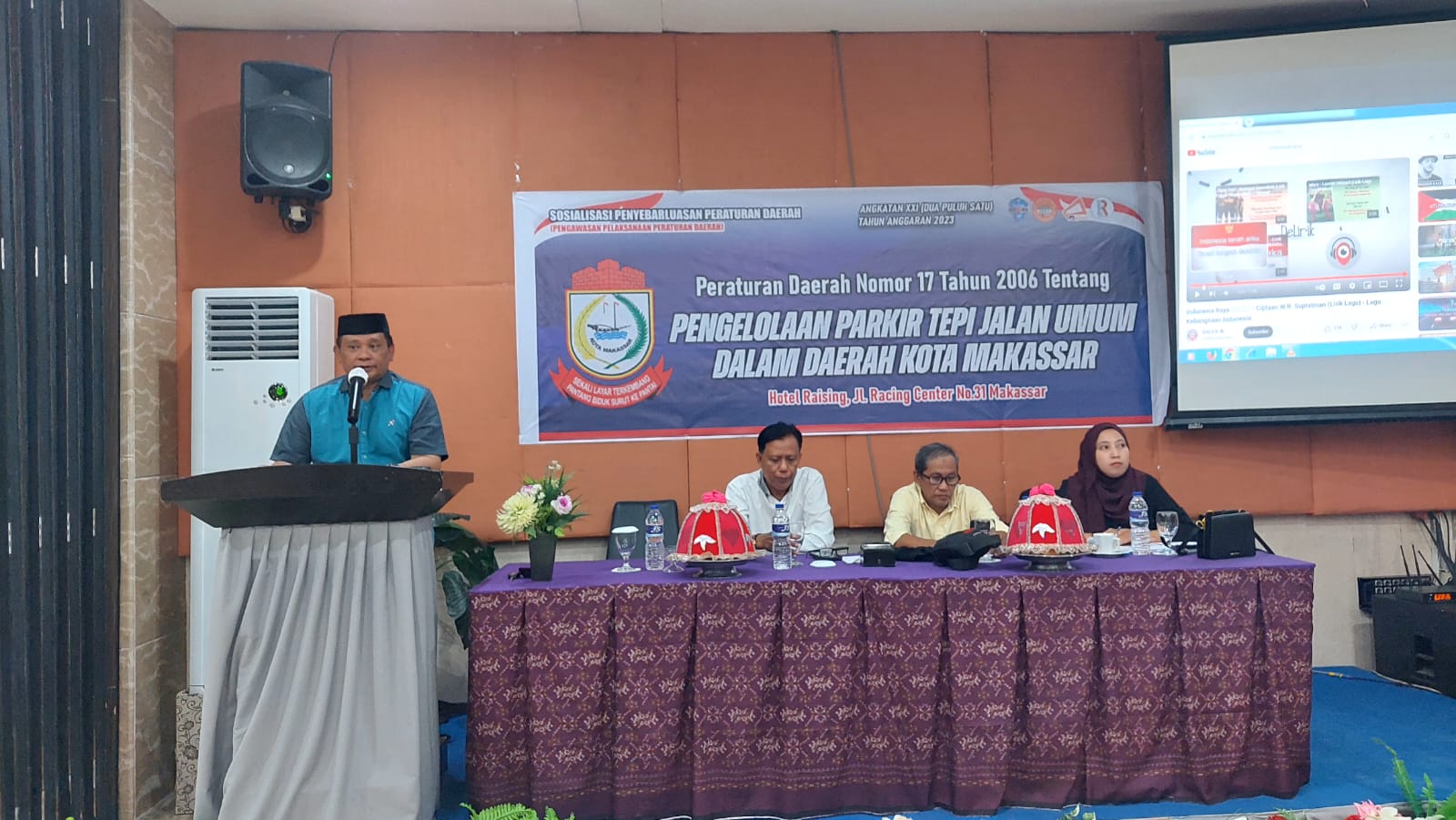 FOTO; SR mengelar sosialisasi perda parkir tepi jalan umum .hotel raising jalan racing centre makassar .selasa (12/12/2023)