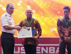 SKPD Terbaik,Walikota Makassar Beri Penghargaan Dinas Pariwisata