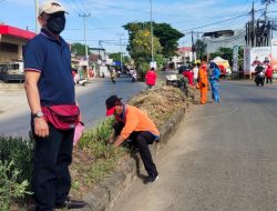 Jaga Keindahan Taman , Juliaman Camat Biringkanaya Berikan Instruksi Perhatikan Taman Patung Ayam Di Daya