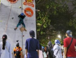 BPBD Makassar Manjakan Pengunjung F8, Panjat Tebing: Olahraga Mitigasi Bencana di Ketinggian