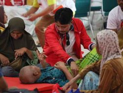 Dokter Udin Pimpin Tim Medis Pemkot Makassar Periksa Kesehatan Korban Banjir Luwu