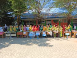 Guru dan Siswa UPT SPF SMP Negeri 15 Makassar Kenakan Pakaian Adat dan Promosikan Makan Tradisional di Peringatan Hardiknas