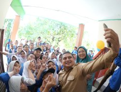 Munafri-Aliyah Tuntaskan Janji Pendidikan, Seragam Gratis Resmi Disalurkan