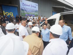 Wali Kota Munafri & Titik Soeharto Tinjau Beras di Bulog Makassar