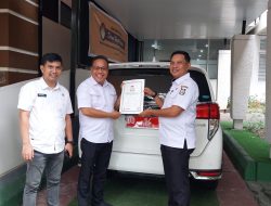 Hari Kedua Menjabat, Plt Sekwan DPRD Makassar Benahi Kantor dan Terima Fasilitas Inventaris dari Pejabat Lama