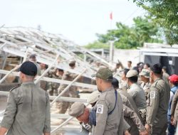 Gunakan Tanpa Izin , Satpol PP Makassar Tertibkan Bangunan di Metro Tanjung