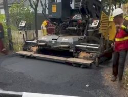 Satgas Bidang Jalan Dinas PU Makassar Lakukan Pengaspalan