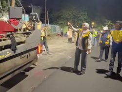 Kadis PU Makassar Zuhaelsi Tinjau Langsung Proses Pengaspalan Jl Chairil Anwar