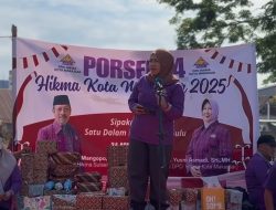 Kepala Dinas Pekerjaan Umum (PU) Kota Makassar, Zuhaelsi Zubir, mewakili Wali Kota Makassar melepas peserta Jalan Sehat Pekan Olahraga dan Seni (PORSENI) IV Himpunan Keluarga Massenrempulu (HIKMA) Kota Makassar 2025