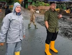 Dinas PU Bersama Walikota Makassar Tinjau Jembatan Kajenjeng