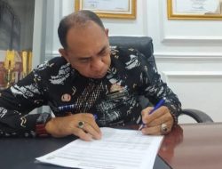 Lurah Manggala Sukri Abbas Dapat Apresiasi Terhadap Warga Berkinerja Baik