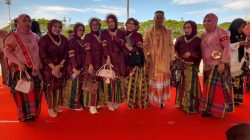 SDI Minasaupa Hadiri Upacara Hardiknas Mengunakan Pakaian Adat