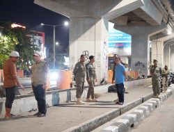 Respons Aduan Warga, Satgas Rappocini Turun Langsung Bersihkan Kawasan Bawah Tol Pettarani