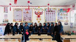Kepala Sekolah UPT SPF SDN Kassi Sasmitrasari Ismail S.pd Memberikan Ucapan Tanda Terima Kasih Para Kepala Sekolah