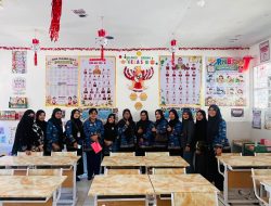 Kepala Sekolah UPT SPF SDN Kassi Sasmitrasari Ismail S.pd Memberikan Ucapan Tanda Terima Kasih Para Kepala Sekolah